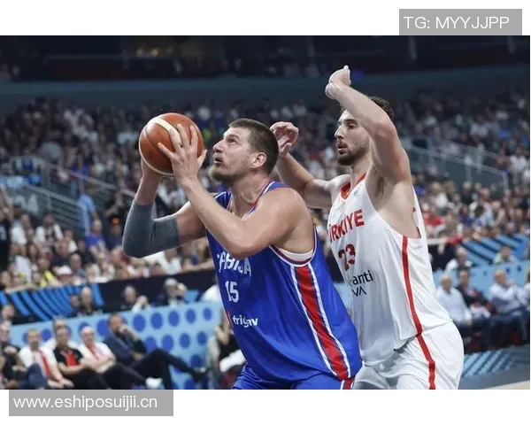 约基奇轻松发挥9投6中贡献12分9篮板6助攻展现全面能力